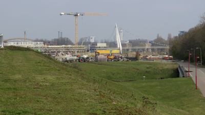 902942 Gezicht op de bouw van het zuidelijk deel van de nieuwbouwbuurt Leeuwesteyn in de wijk Leidsche Rijn, vanaf het ...